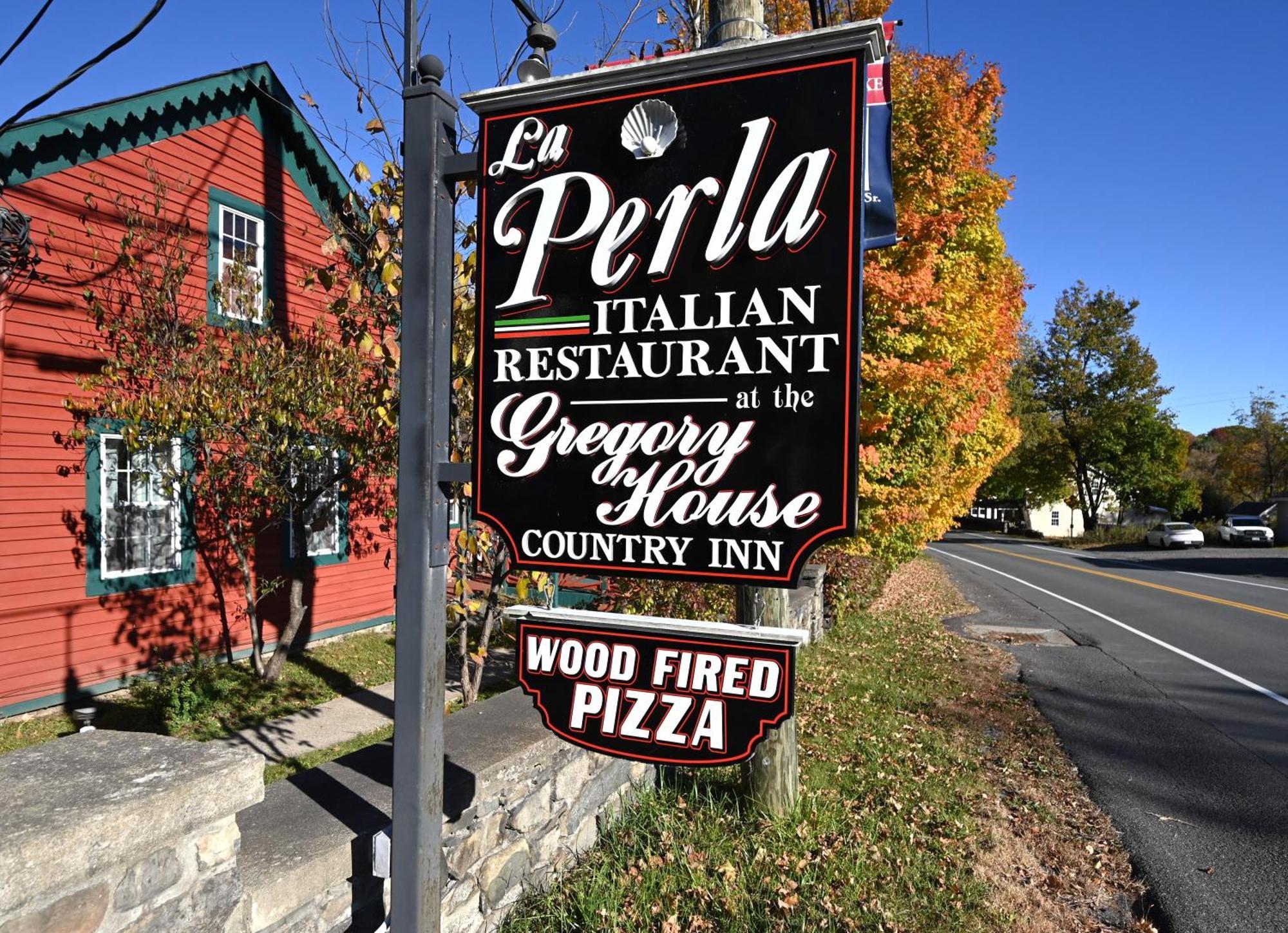 La Perla Restaurant & Country Inn Averill Park Екстериор снимка